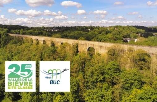 Photo de Les Arcades de Buc : l'eau circule à travers à la Vallée
